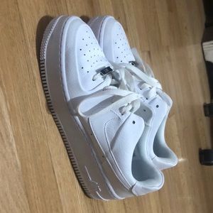 Nike Air Force 1 Sage Low (platform)